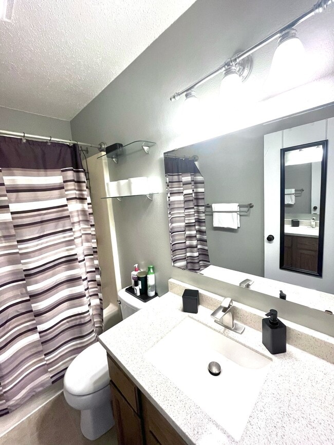 Building Photo - 2319 10th St