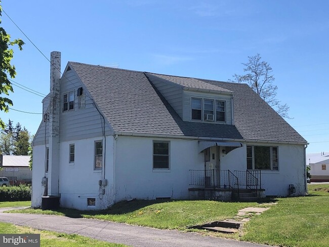 Primary Photo - 50 Dymond Ave