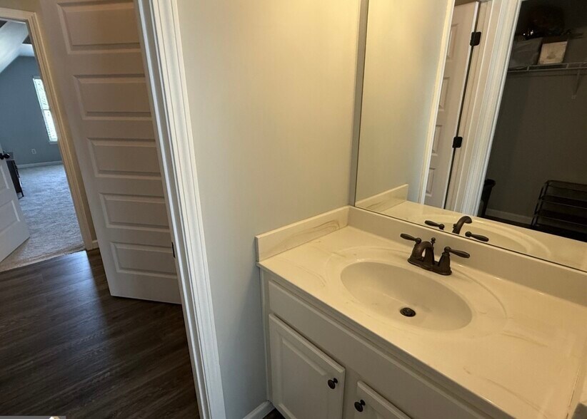 Building Photo - 310 Savannah Dr