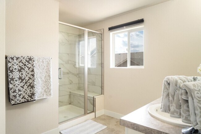 Building Photo - New and Modern Home