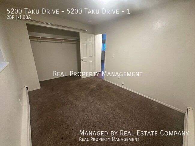 Building Photo - One Bedroom One Bath Apartment Four Minute...