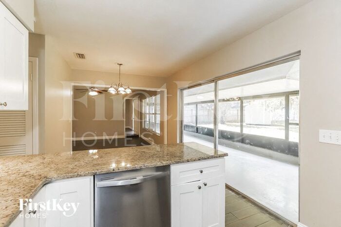 Building Photo - 1005 Greenbriar Dr