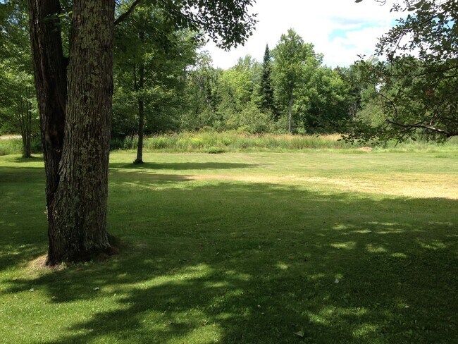 Building Photo - 3-bedroom Home on Private Country Lot with 2 acres & 4-car garage