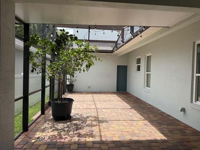 Building Photo - 420 Park Lake Dr