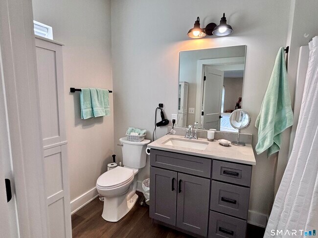 Building Photo - 5 N Salem Rd