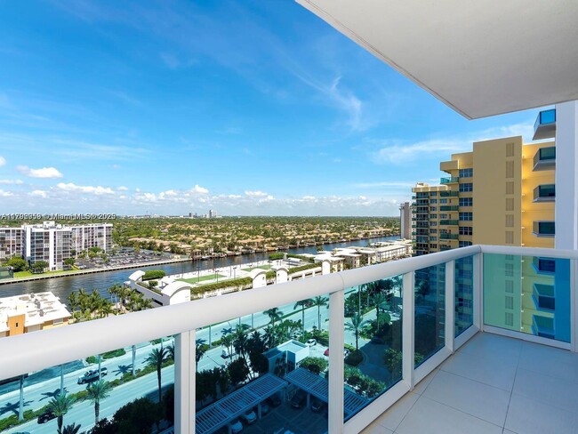 Building Photo - 2711 S Ocean Dr