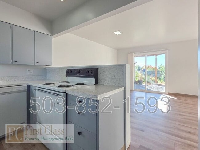 Building Photo - 8500 SW Canyon Dr
