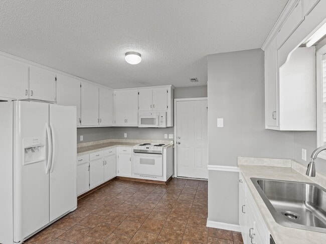 Building Photo - 213 Steppe Ct