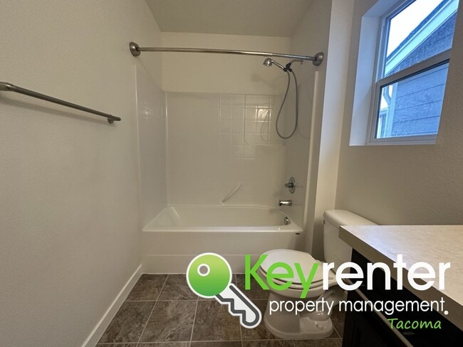 Building Photo - Puyallup Multi-level Fabulous 4Bed/2.5Bath...