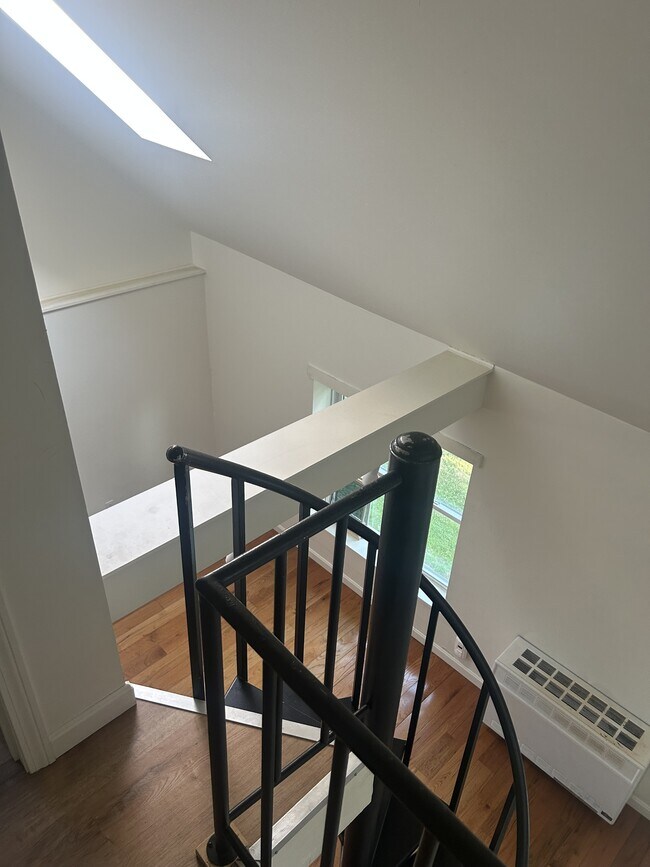 Building Photo - 10 Railroad Square