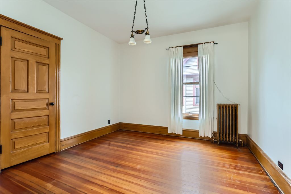 Building Photo - 1814 13th Ave S