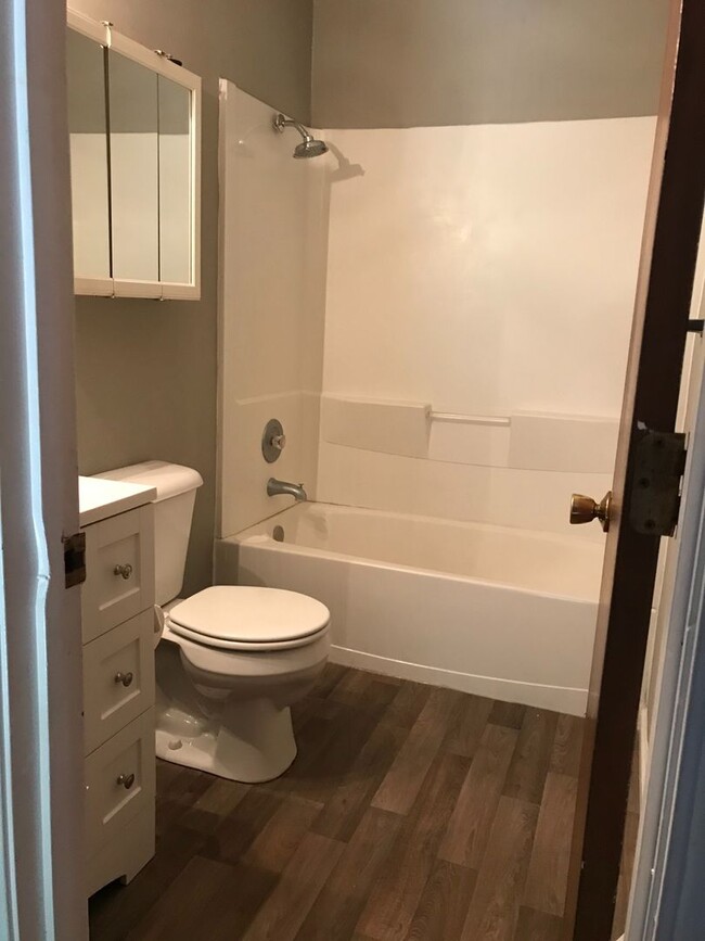 Building Photo - 455-457 Maple Grove Way
