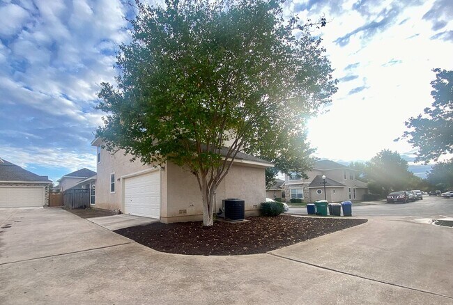 Building Photo - Amazing home with Garage and Backyard 3/2 ...