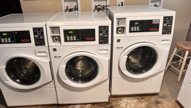 Building Photo - 4441 N Central Ave