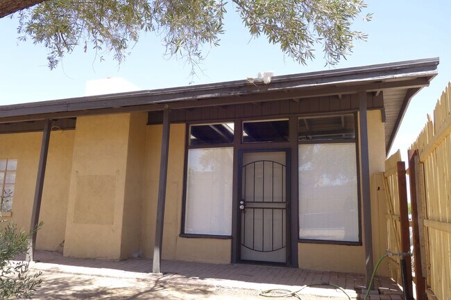 Building Photo - 2531 N Winstel Blvd