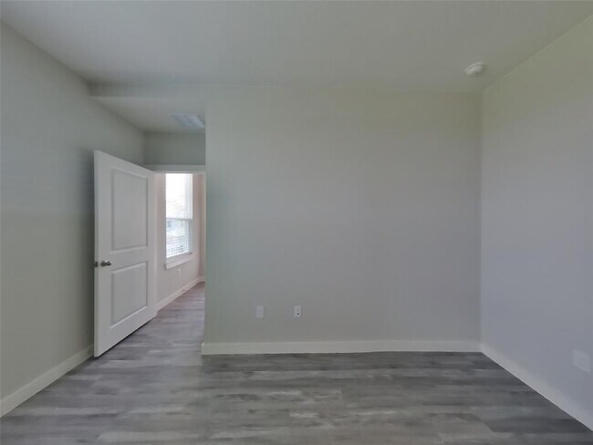 Building Photo - 525 Raglands Rd