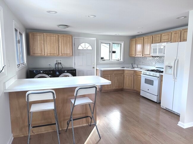 Building Photo - 4001 W 90th Pl