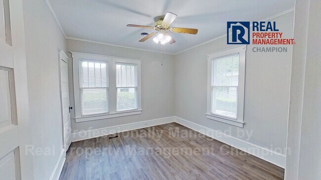 Building Photo - Charming 3 BD/1 BA Home with Fresh Updates...