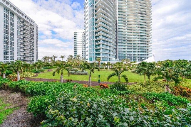 Building Photo - 10275 Collins Ave