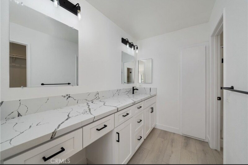 Building Photo - 3180 Little Mountain Dr