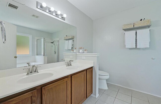Building Photo - 252 Fall Creek Dr