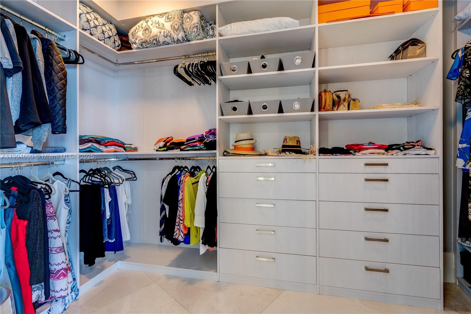 Building Photo - 18555 Collins Ave