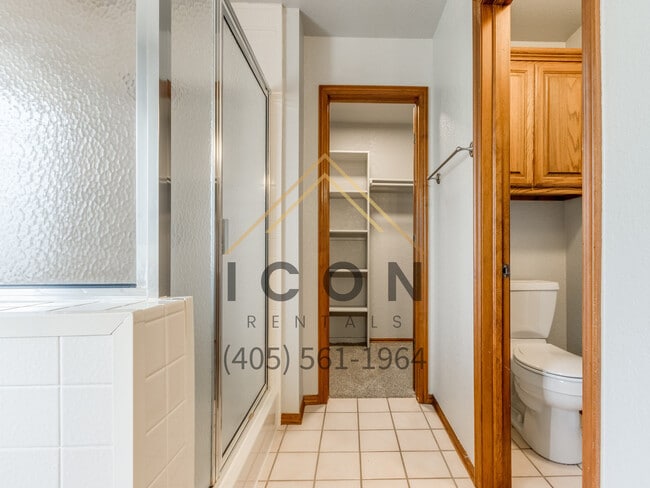 Building Photo - 313 E Plantation Terrace