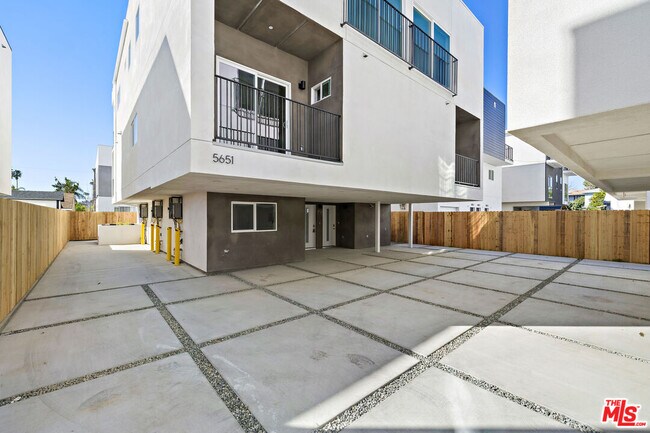Building Photo - 5651 Case Ave