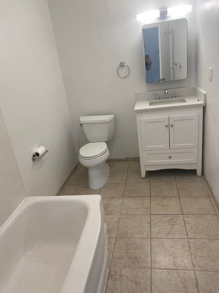 Building Photo - 4350 W 171st St