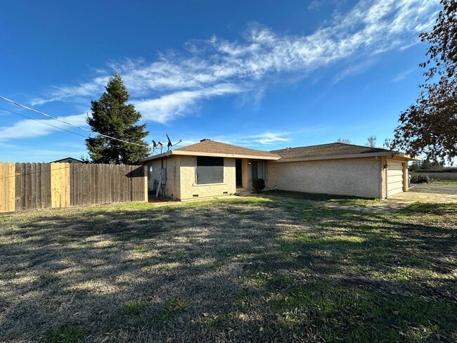 Building Photo - Three Bedroom - Country Living