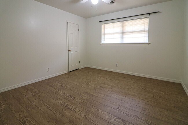 Building Photo - Located in South Tulsa - 3 Bedroom Home!!