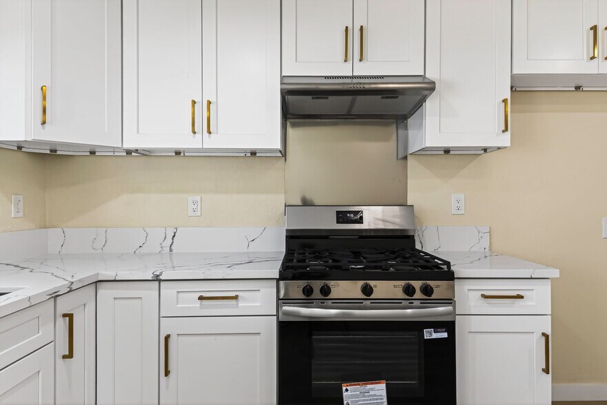 Building Photo - 1250 S Brookhurst St