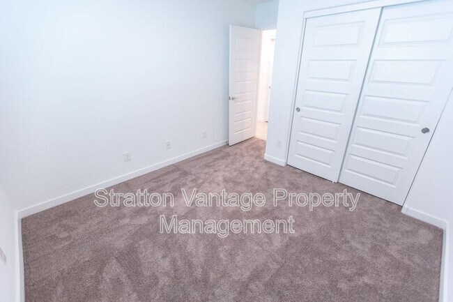 Building Photo - 305 Pinnacle Ridge Dr