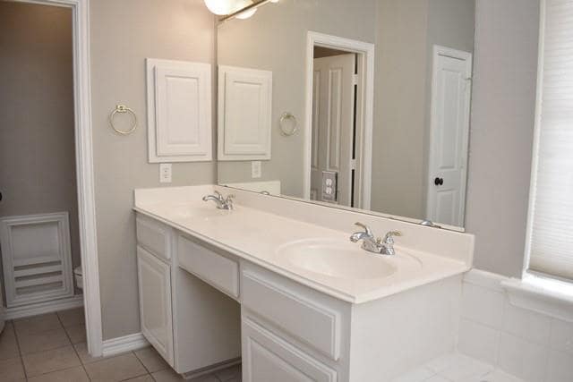 Building Photo - 208 Silver Oak Dr