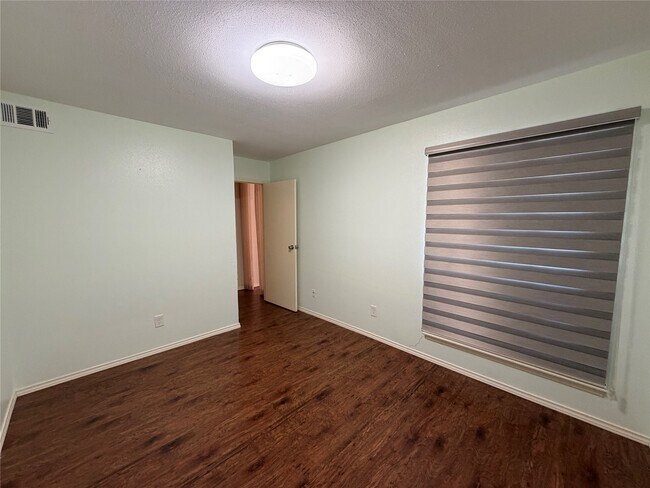 Building Photo - 6602 Harbor Town Dr