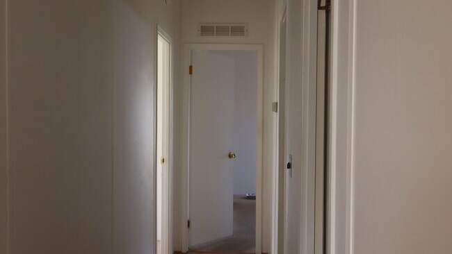 Building Photo - NICE MANUFACTURED HOME!