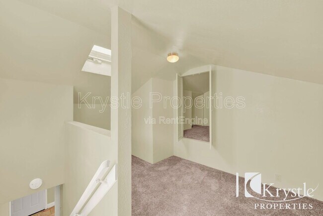 Building Photo - 549 Cedar St