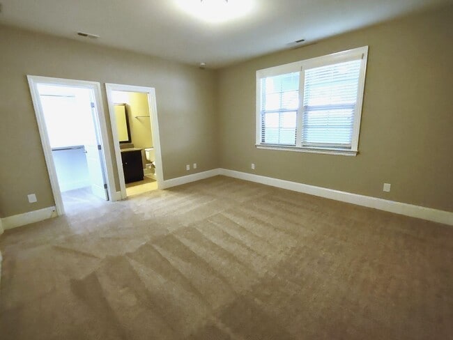 Building Photo - Luxury Townhome Available in Fairway Row C...
