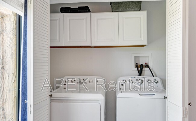 Building Photo - 1050 Ramon Rd