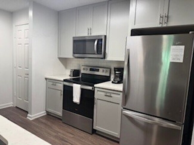 Building Photo - 5028 Gardner Dr