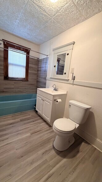 Building Photo - 27 Beechwood Ave