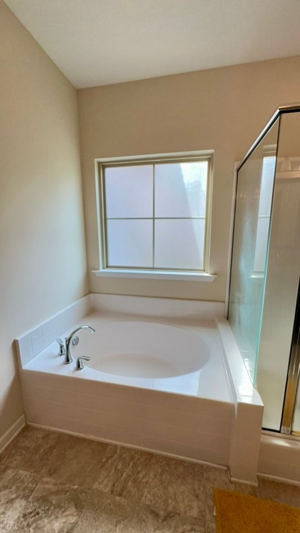 Building Photo - Experience the perfect blend of comfort & modern living in this beautiful home located in Northea...