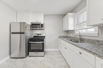 Building Photo - 1810/1812 W. Alabama St Apartments