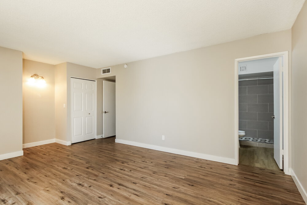 Building Photo - 4325 W Solano Dr N