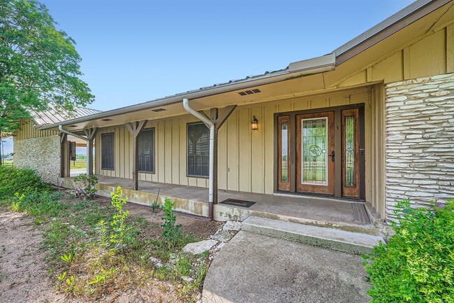 Building Photo - 1850 Co Rd 105