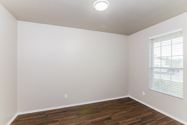 Building Photo - 11811 Dove Ranch