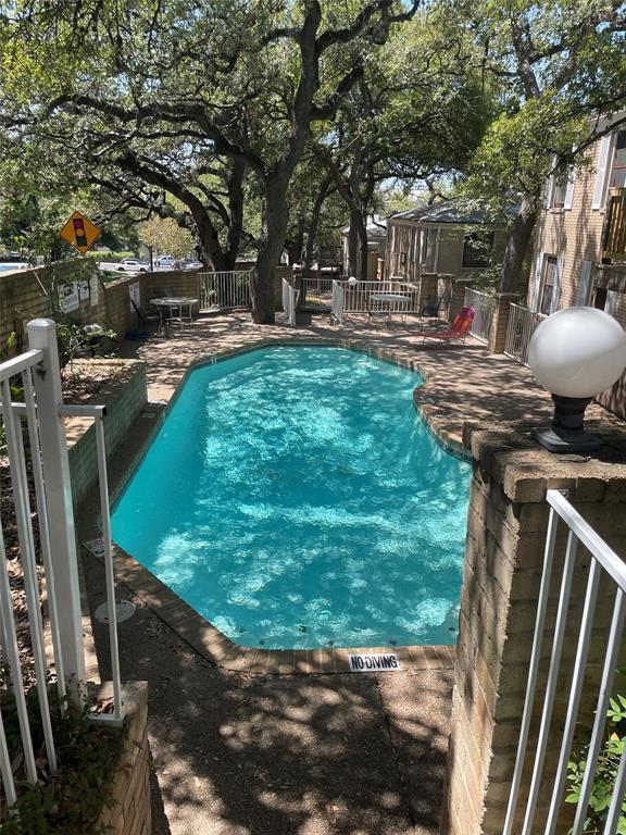 Building Photo - 914 E 32nd St