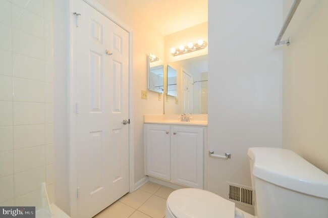 Building Photo - 8016 Merry Oaks Ln