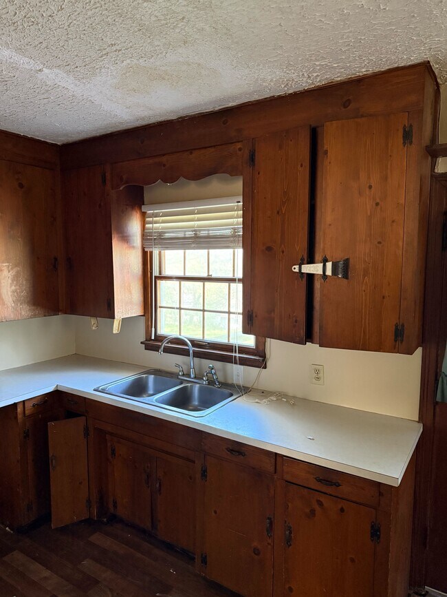 Building Photo - 430 Cedarhurst Dr