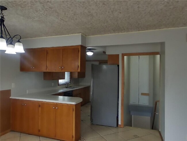 Building Photo - 1633 Sherwood Ave